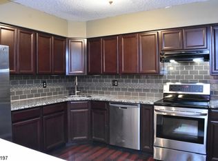 10 Howard Ct, Lebanon, NJ 08833