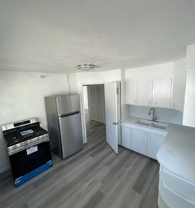 1st image of 370 S Los Robles Ave #370B