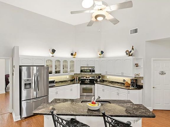 3rd image of 509 Boxwood Ln