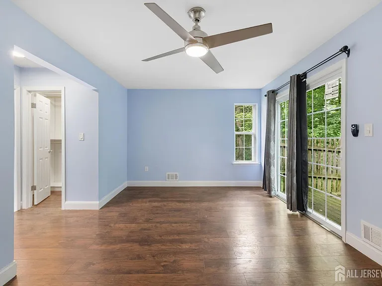 1609 Mulberry Ct — Photo 14