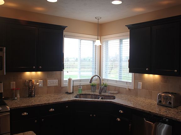 3rd image of 9484 Stone View Dr NE