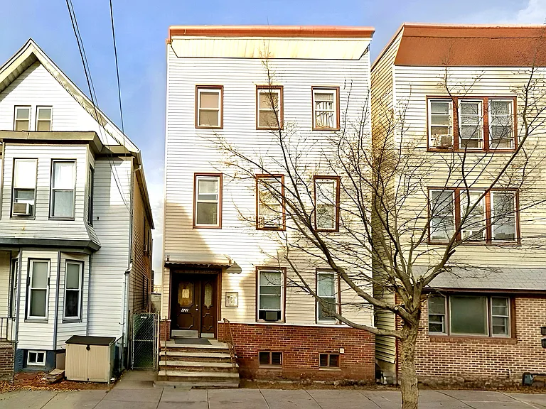 422 John St #1 — Photo 1