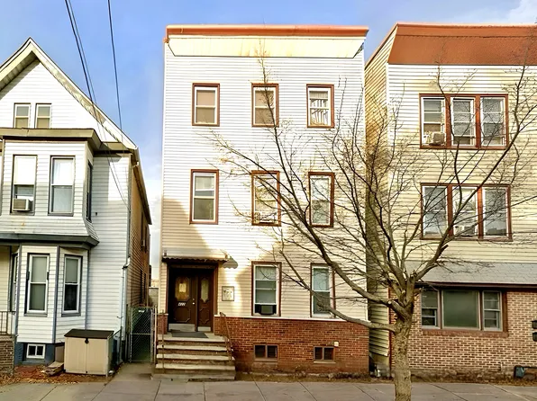 422 John St Floor 1, Harrison, NJ 07029