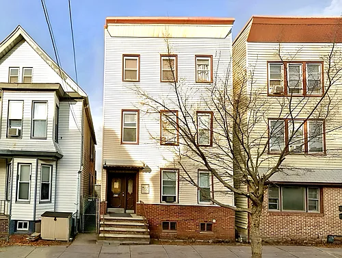 422 John St #1 Photo 1