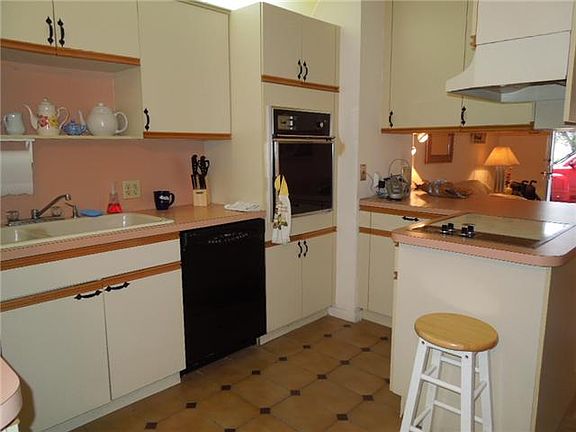 5th image of 11640 NW 39th St APT 3