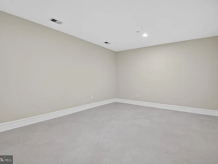 5718 Huntington Pkwy — Photo 72