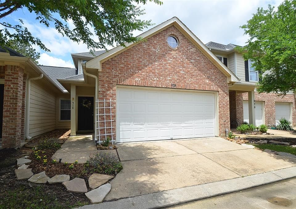 1st image of 918 Oak Creek Dr