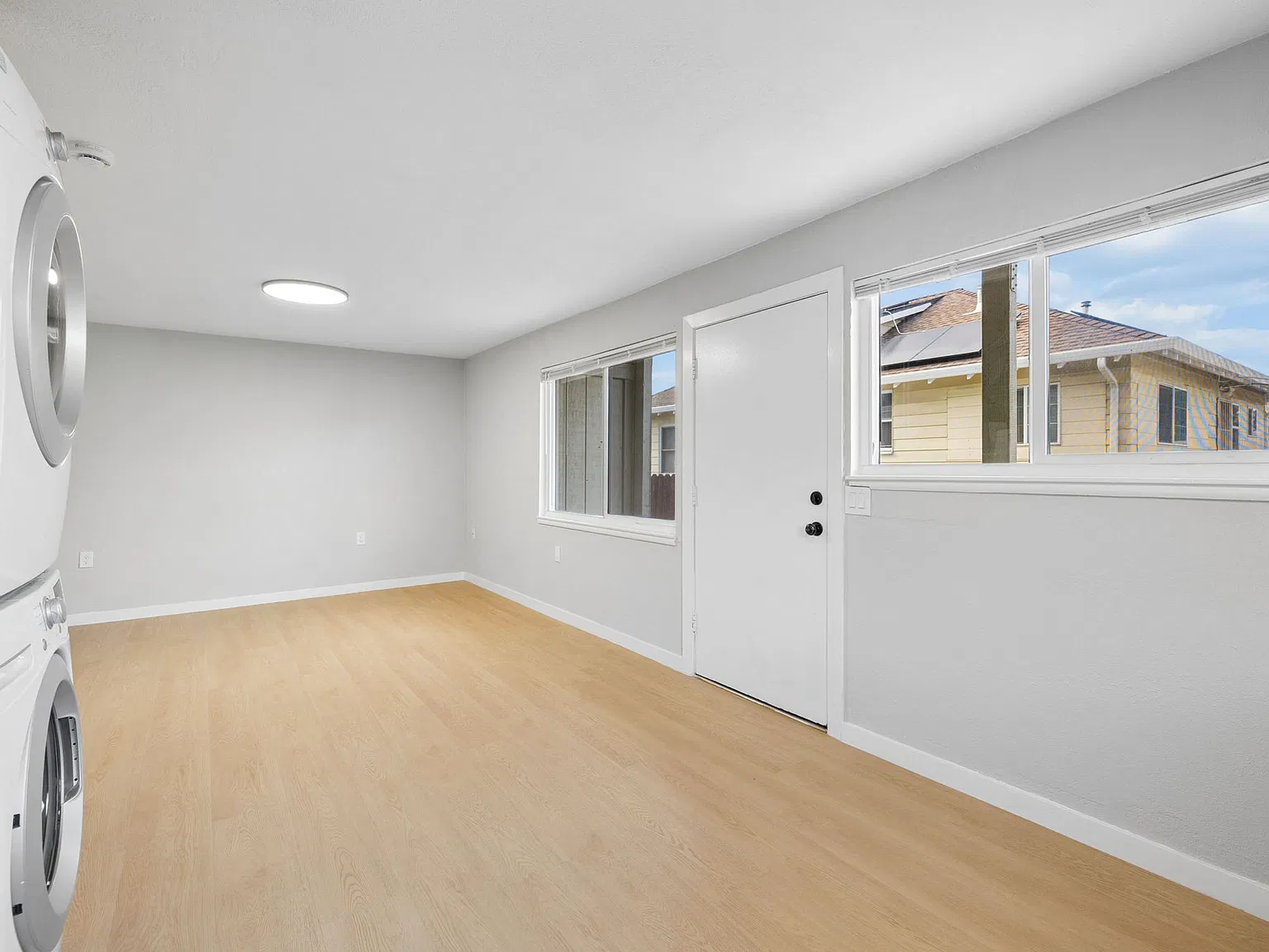 2 bed, 716 sqft, $2,248 — Photo 3