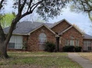 833 Bridle Dr, Desoto, TX 75115