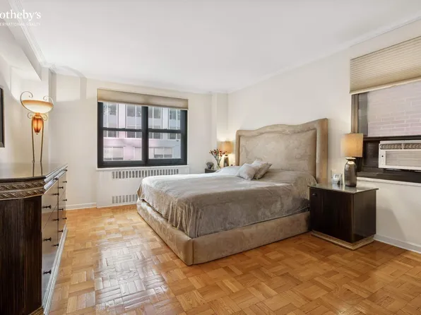 135 East 54th Street image 7 of 10