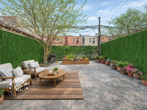 897 New York Avenue image 1 of 7