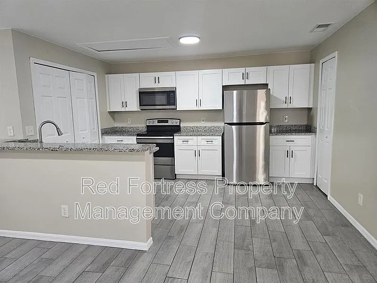 4514 Leonard Blvd S — Photo 2