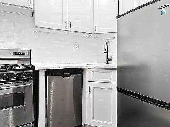 3rd image of 39 W 83rd St APT 6