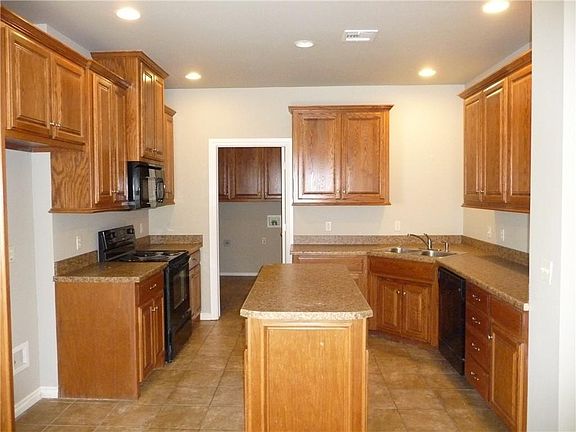 4th image of 11414 NW 121st Pl