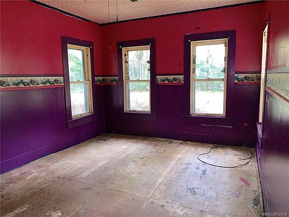 5th image of 302 E Bailey Ave