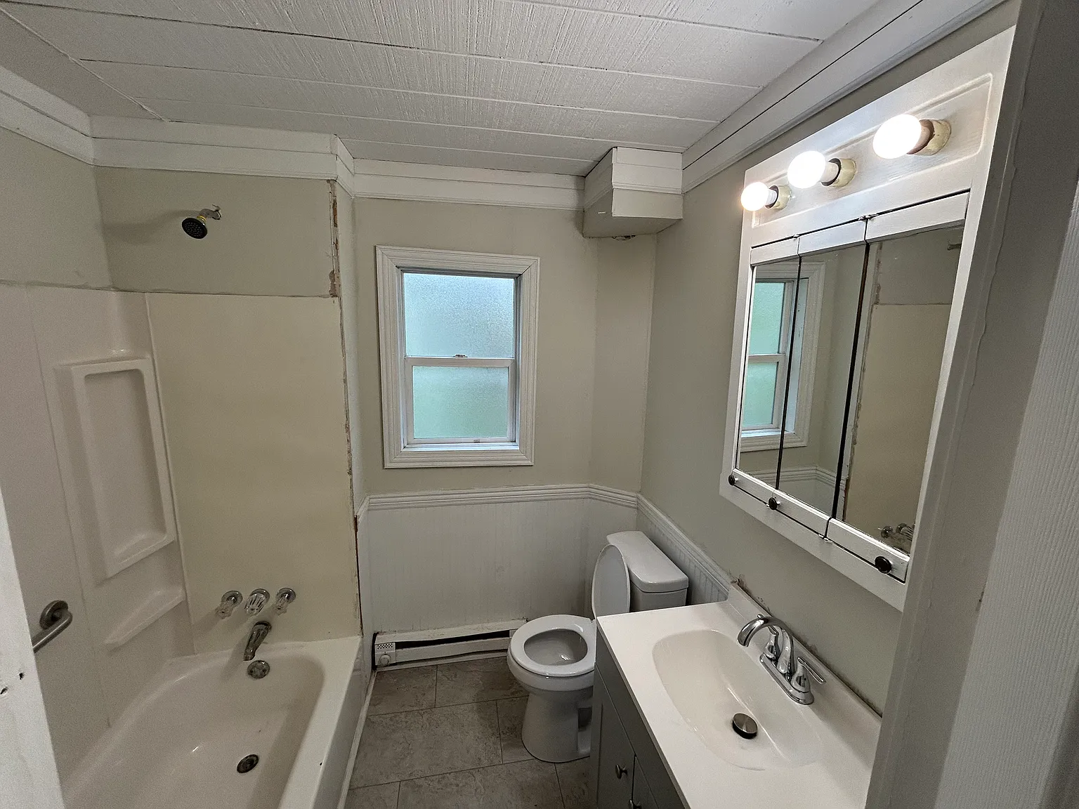 3 bed, 1400 sqft, $1,300 — Photo 3