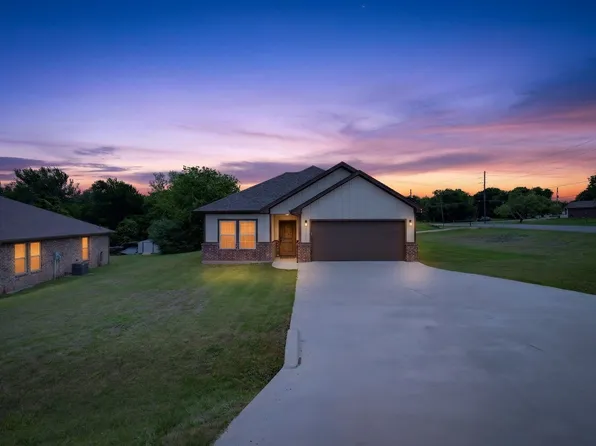 1311 E Apache Trl, Granbury, TX 76048