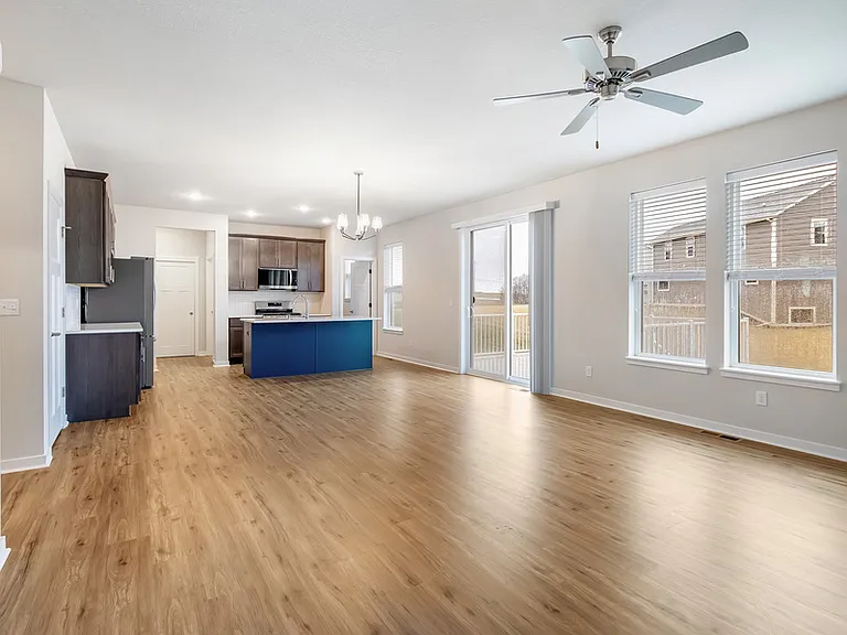 670 Lambert Dr — Photo 4