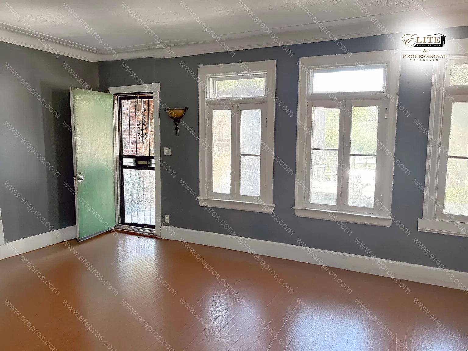 2901 Doris St — Photo 2