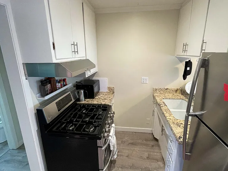 140 S Morrissey Ave #14 — Photo 4