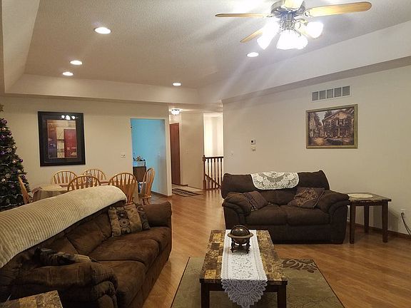 4th image of 8596 Royal Oaks Dr