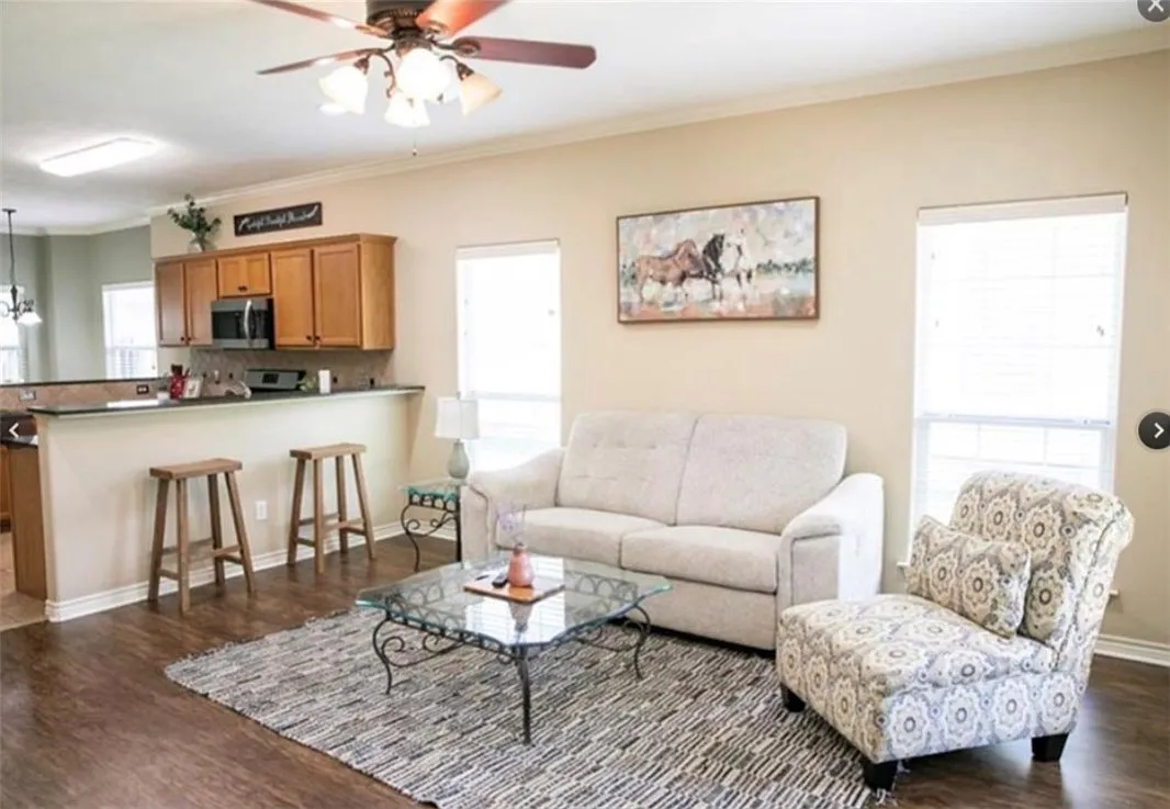 3 bed, 1274 sqft, $2,100 — Photo 3