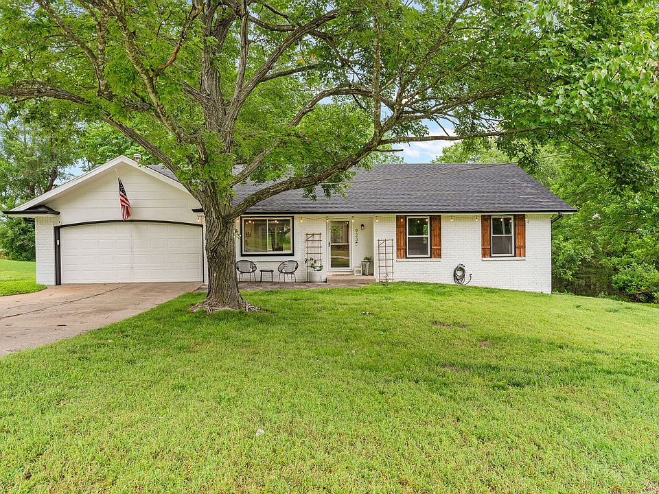 1st image of 923 E Bluff Drive