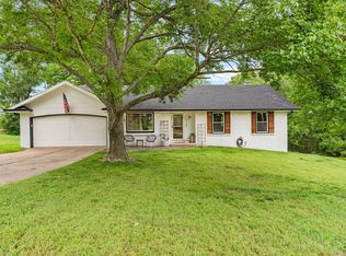 923 E Bluff Dr, Springfield, MO 65803