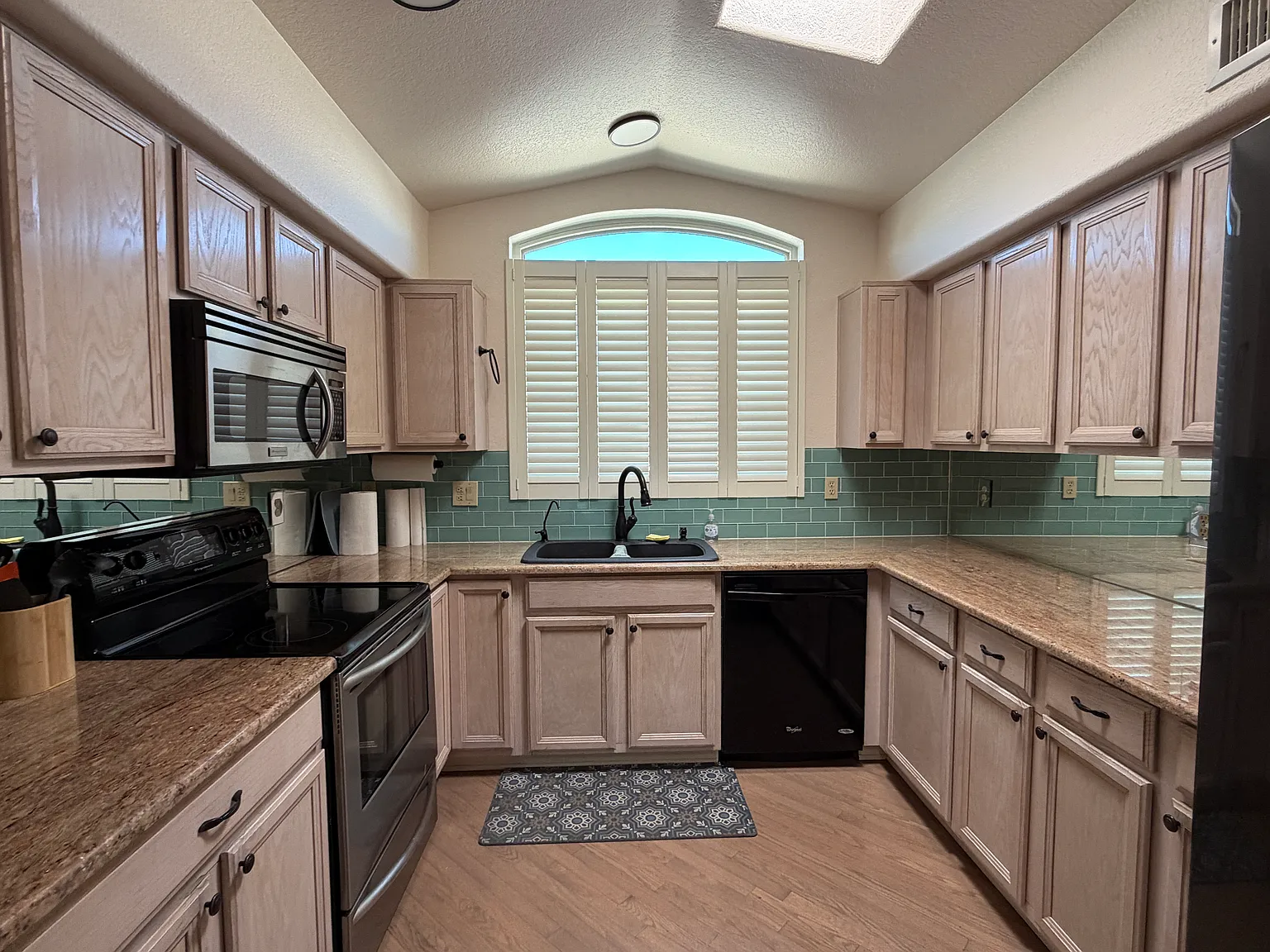 3 bed, 1788 sqft, $2,500 — Photo 4