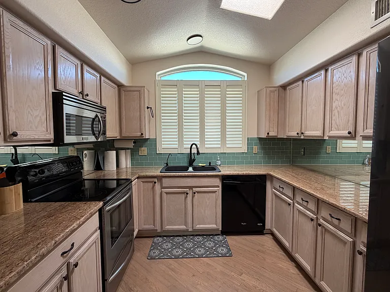 8977 W Lisbon Ln — Photo 4