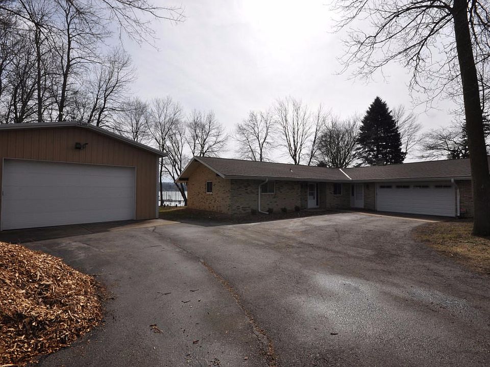 1st image of 3304 Lake Dr