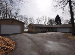 3304 Lake Dr, Hartford, WI 53027