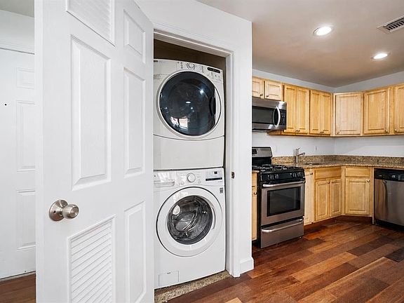 3rd image of 413-415 9th St APT 302