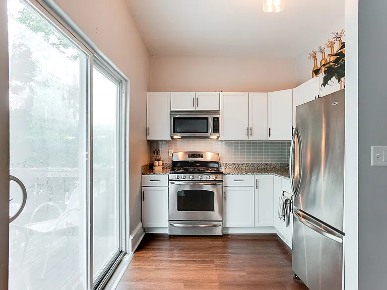 2420 Lyndale Ave S — Photo 10