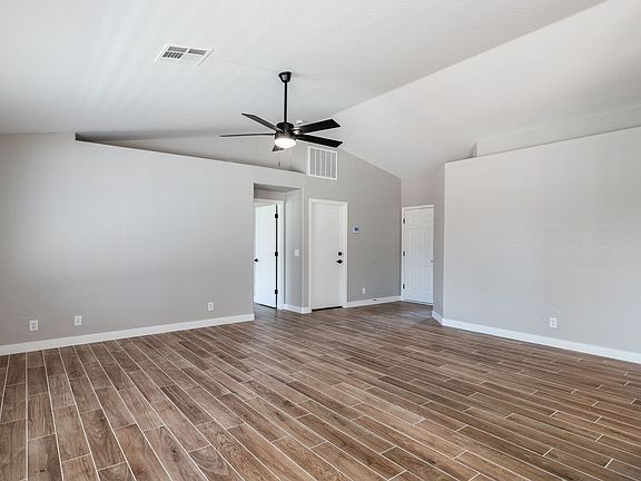 4th image of 2883 E Oakland Ct