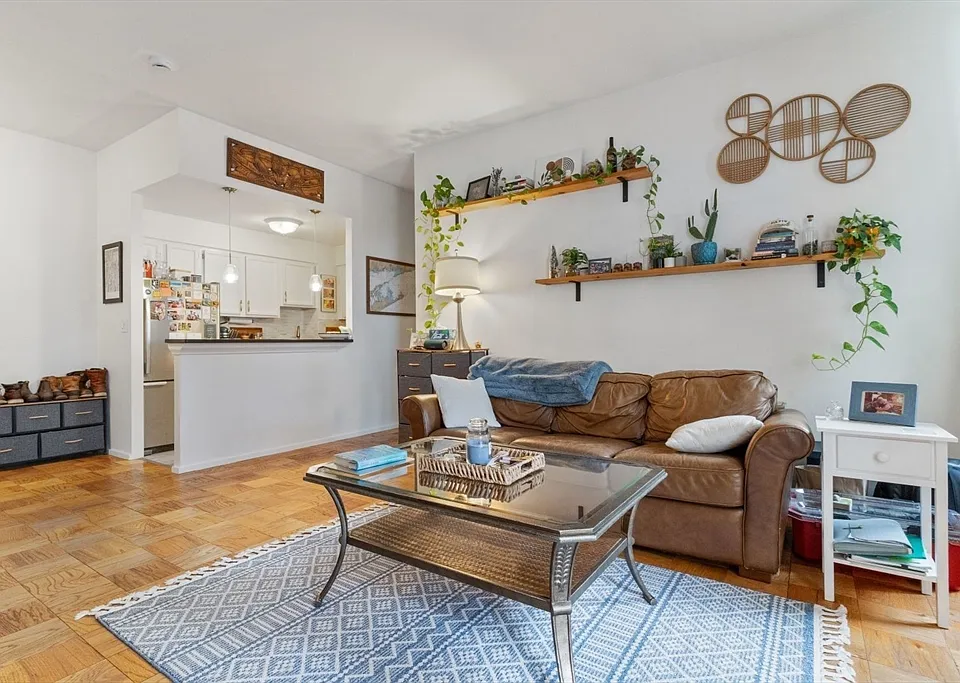 27 Bowdoin St #2B