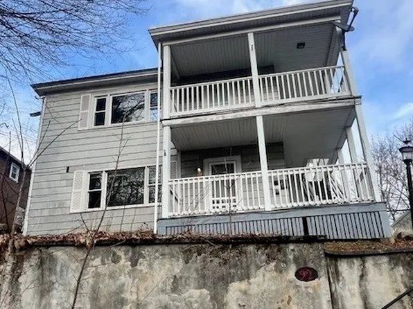 92 Dresser St, Southbridge, MA 01550