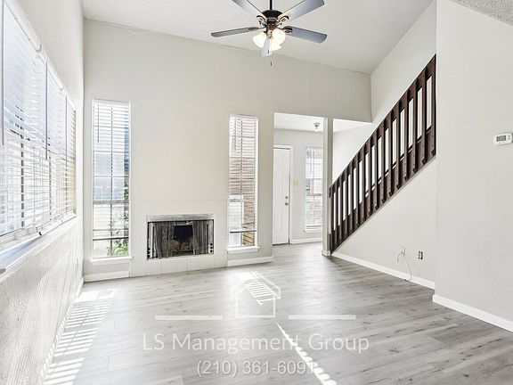 3rd image of 7513 Oak Chase