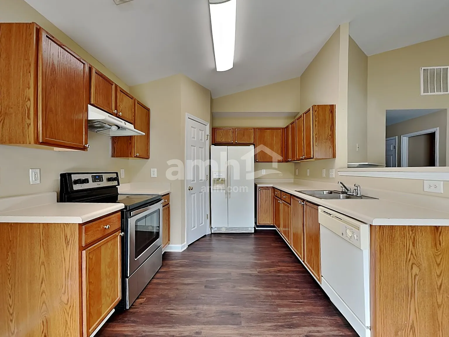 3 bed, 2.0 bath, 1279 sqft, $1,780 — Photo 3