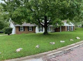 724 Vicksburg Dr, Belleville, IL