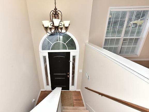 3rd image of 6094 Daffodil Dr