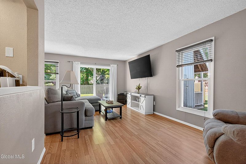 5th image of 25 Westchester Drive