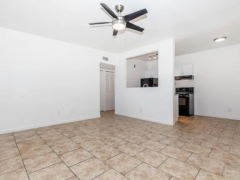 1 bed 1 bath [large]