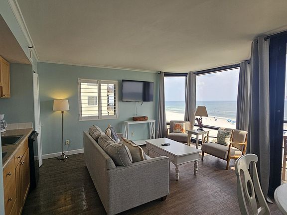 3rd image of 2700 N Lumina Avenue Unit 811
