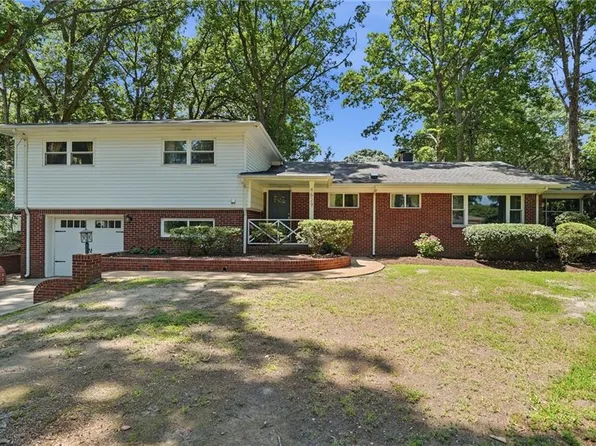 4629 Hermitage Rd, Virginia Beach, VA 23455