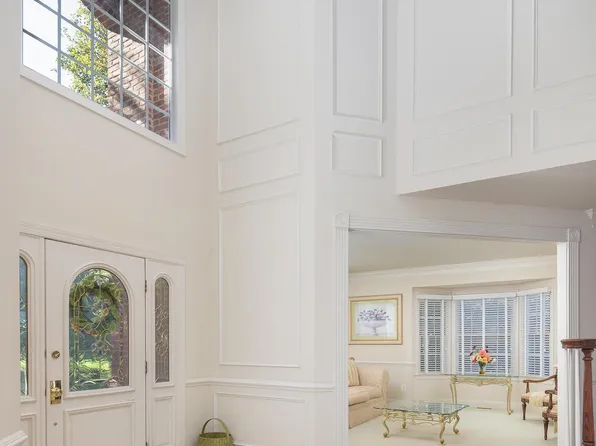 19685 Stanford Hall Pl, Ashburn, VA 20147