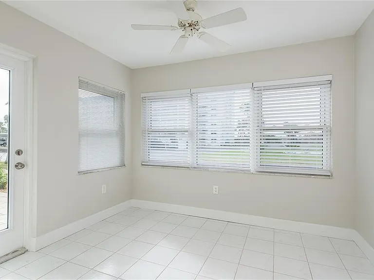 8 Glencoe Pl #104 — Photo 20
