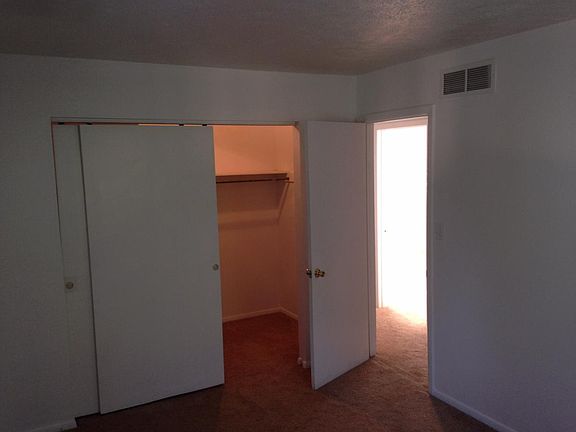 5th image of 711 S Park Square Dr