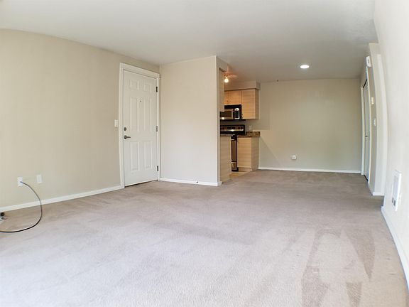 5th image of 224 9th St APT G202