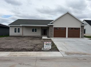 4280 Bretwood Cir, North Platte, NE 69101